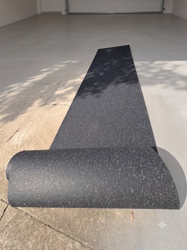 8mm(5/16th inch) Rubber Gym Flooring rolls mats (Black with confetti finish)