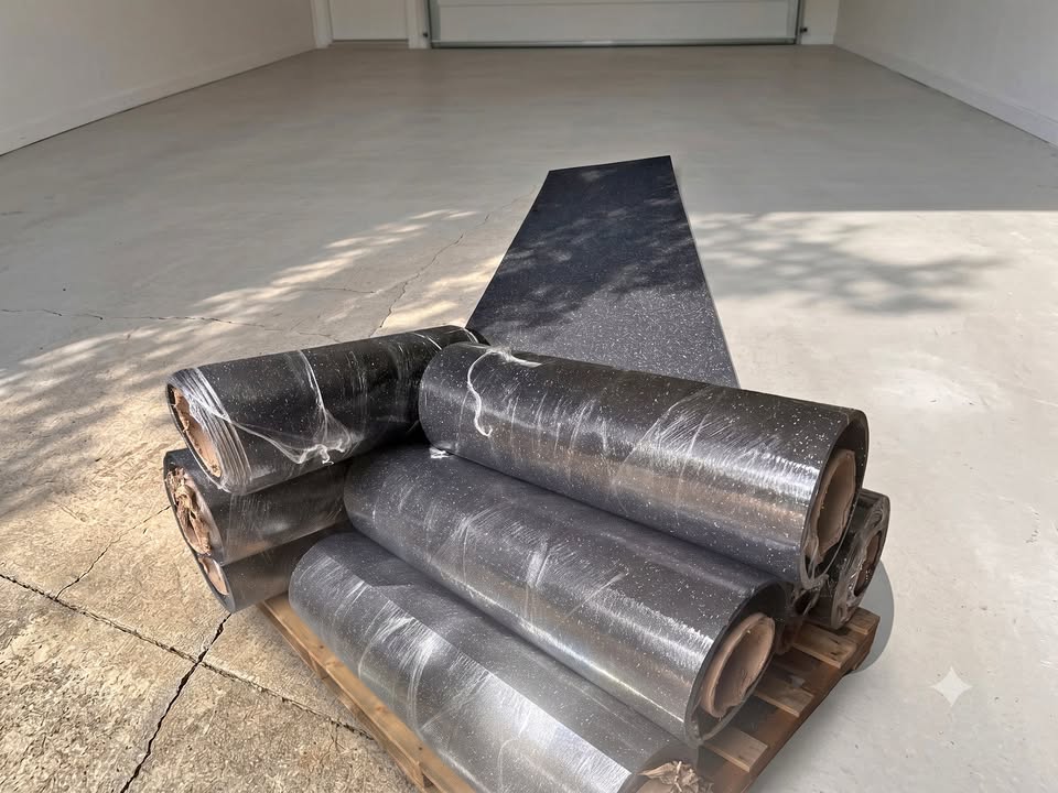 8mm(5/16th inch) Rubber Gym Flooring rolls mats (Black with confetti finish)