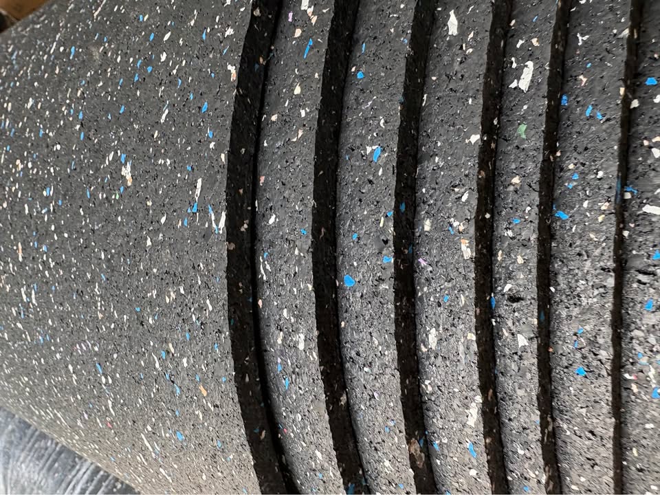 8mm(5/16th inch) Rubber Gym Flooring rolls mats (Black with confetti finish)