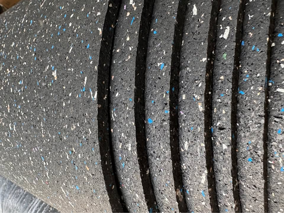 8mm(5/16th inch) Rubber Gym Flooring rolls mats (Black with confetti finish)